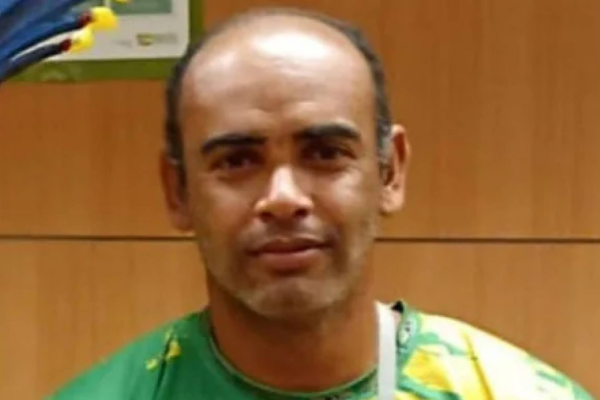 Bolsonarista do 8/1 que rompeu tornozeleira fugiu do Brasil, diz advogado