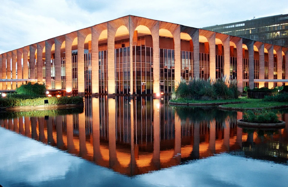 Palácio Itamaraty iluminado