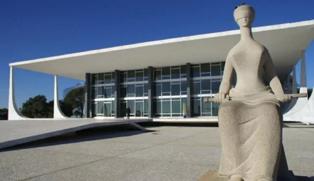 Supremo Tribunal Federal (STF) em dia ensolarado