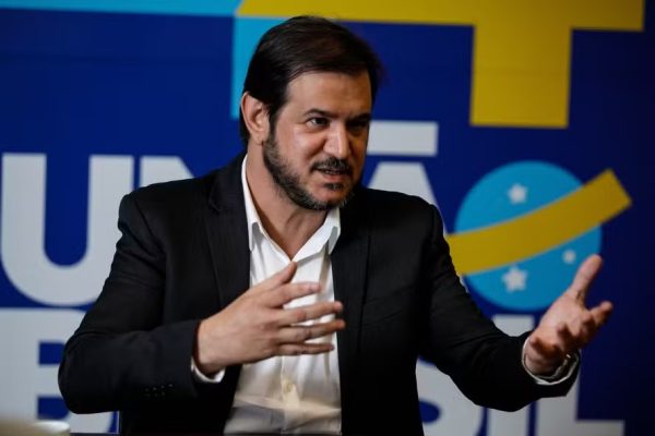 Presidente do União Brasil vira alvo da PF em investigação contra o PCC