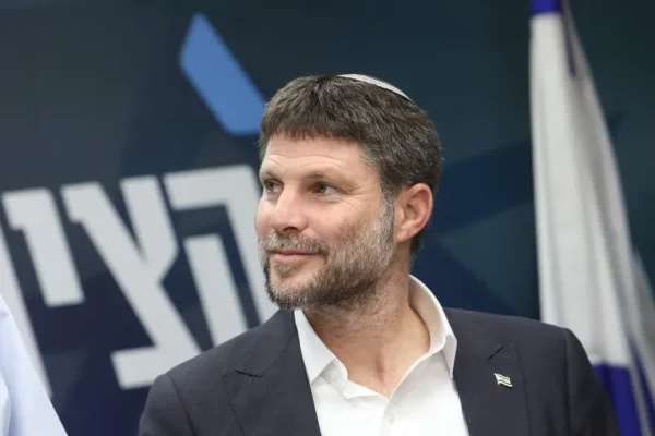 Ministro israelense chama Gaza de “mina de ouro imobiliária” e negocia divisão com EUA