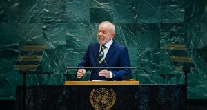 presidente Luiz Inácio Lula da Silva (PT) discursando sem olhar para a câmera