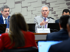 O presidente da CAE, senador Renan Calheiros (MDB-AL)