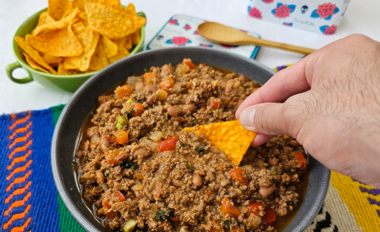 Chilli com carne e nachos. Foto: Reprodução/ Receiteria