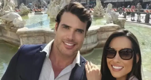 O empresário Renê da Silva Nogueira Júnior e a esposa, Ana Paula Lamego Balbino Nogueira, abraçados, sorrindo lado a lado perto de fonte, ela de óculos escuros