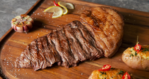 Fraldinha na tábua de madeira, fatiada