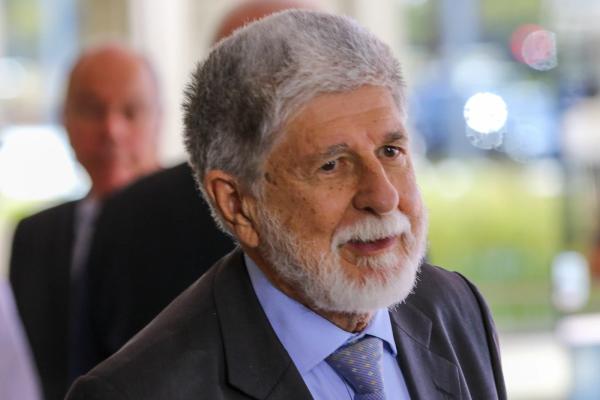Celso Amorim: Brasil tem “responsabilidade com os vizinhos sul-americanos”