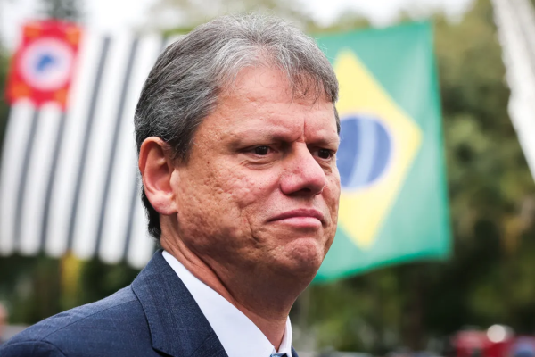 Tarcísio usa Nobel da Paz na Venezuela para atacar a democracia brasileira
