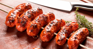 Linguiça de churrasco no espeto