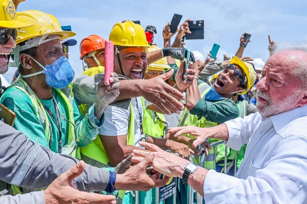 Efeito Lula: desemprego cai a 5,6% e atinge menor nível desde 2012