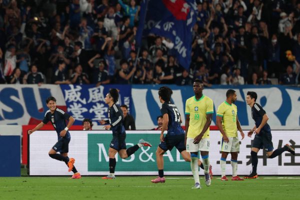 Brasil tem apagão, toma três gols em 20 minutos e é derrotado pelo Japão pela 1ª vez na história
