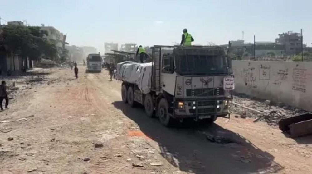 Caminhão com ajuda humanitária chegando à Gaza