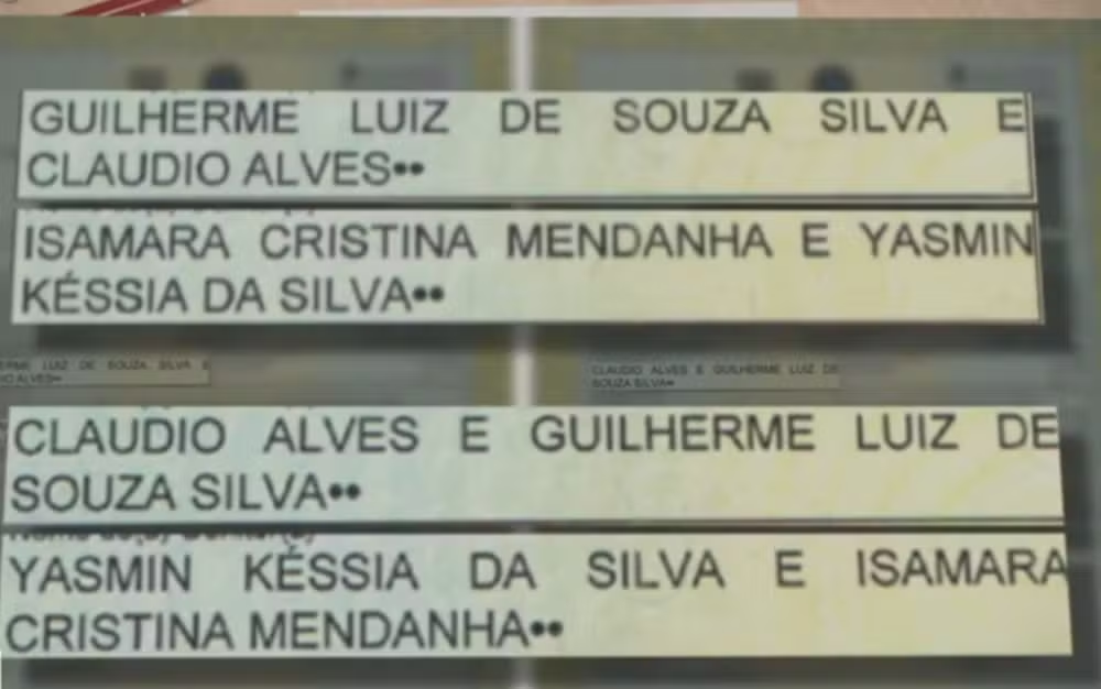 Certidões de nascimento com os nomes dos quatro pais