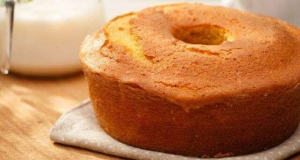 Bolo no canto direito de foto