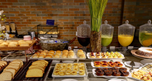 Mesa de café da manhã de hotel