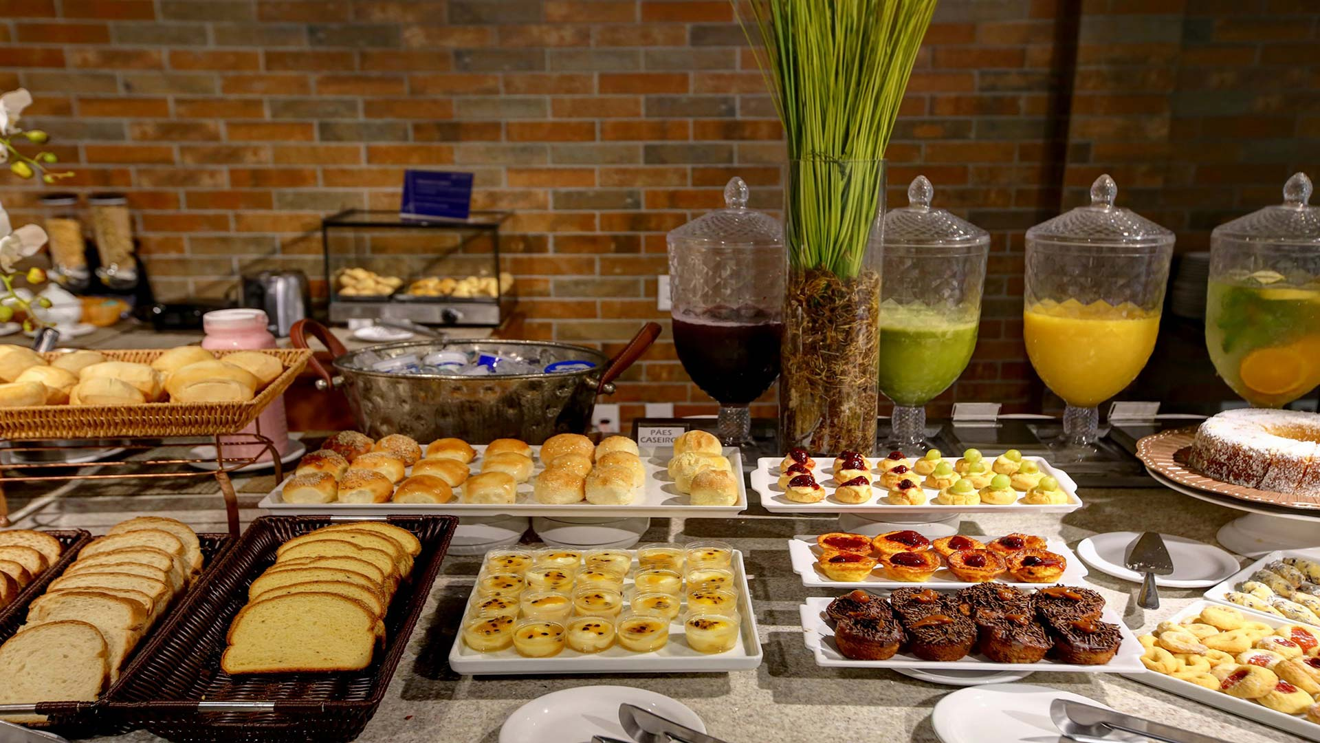 Mesa de café da manhã de hotel