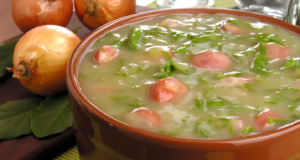 Caldo verde com linguiça