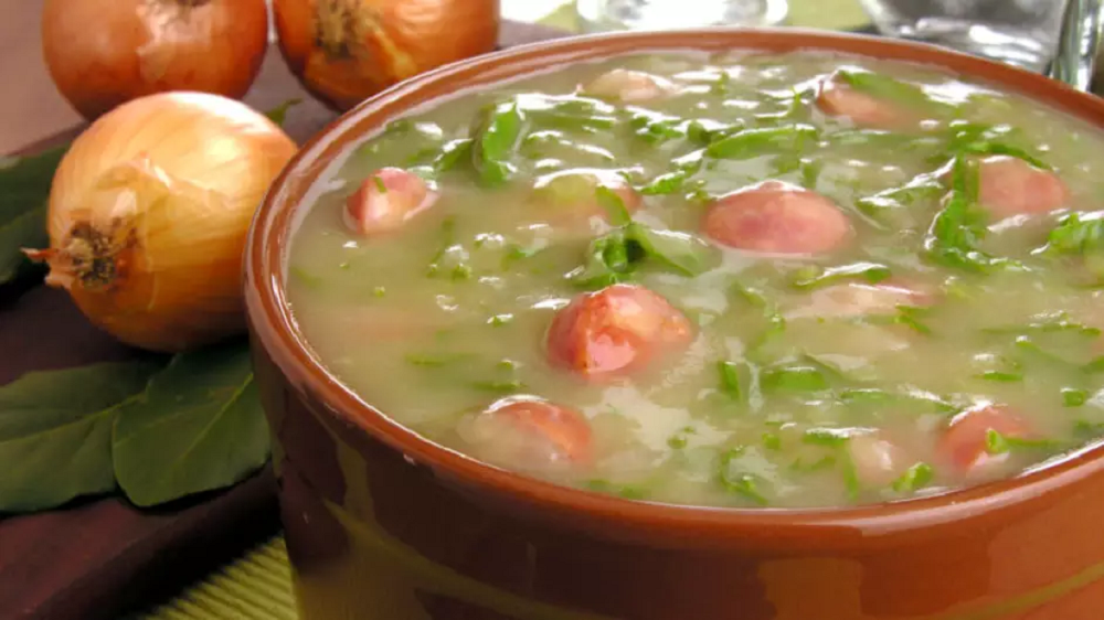 Caldo verde com linguiça
