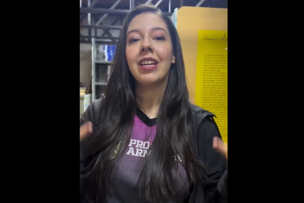 VÍDEO - Vereadora bolsonarista promove livro de Ustra em escola de Sorocaba (SP)