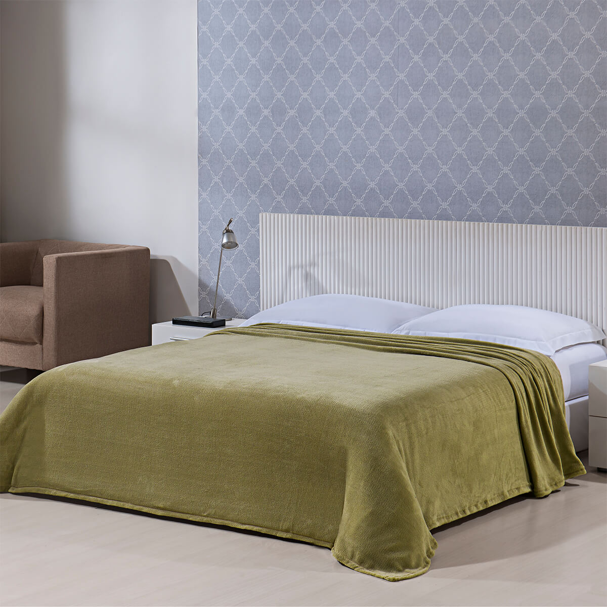 cama com cobertor de microfibra