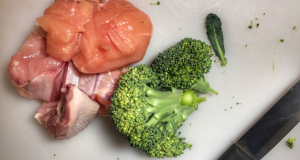 Diferentes alimentos na mesma tábua