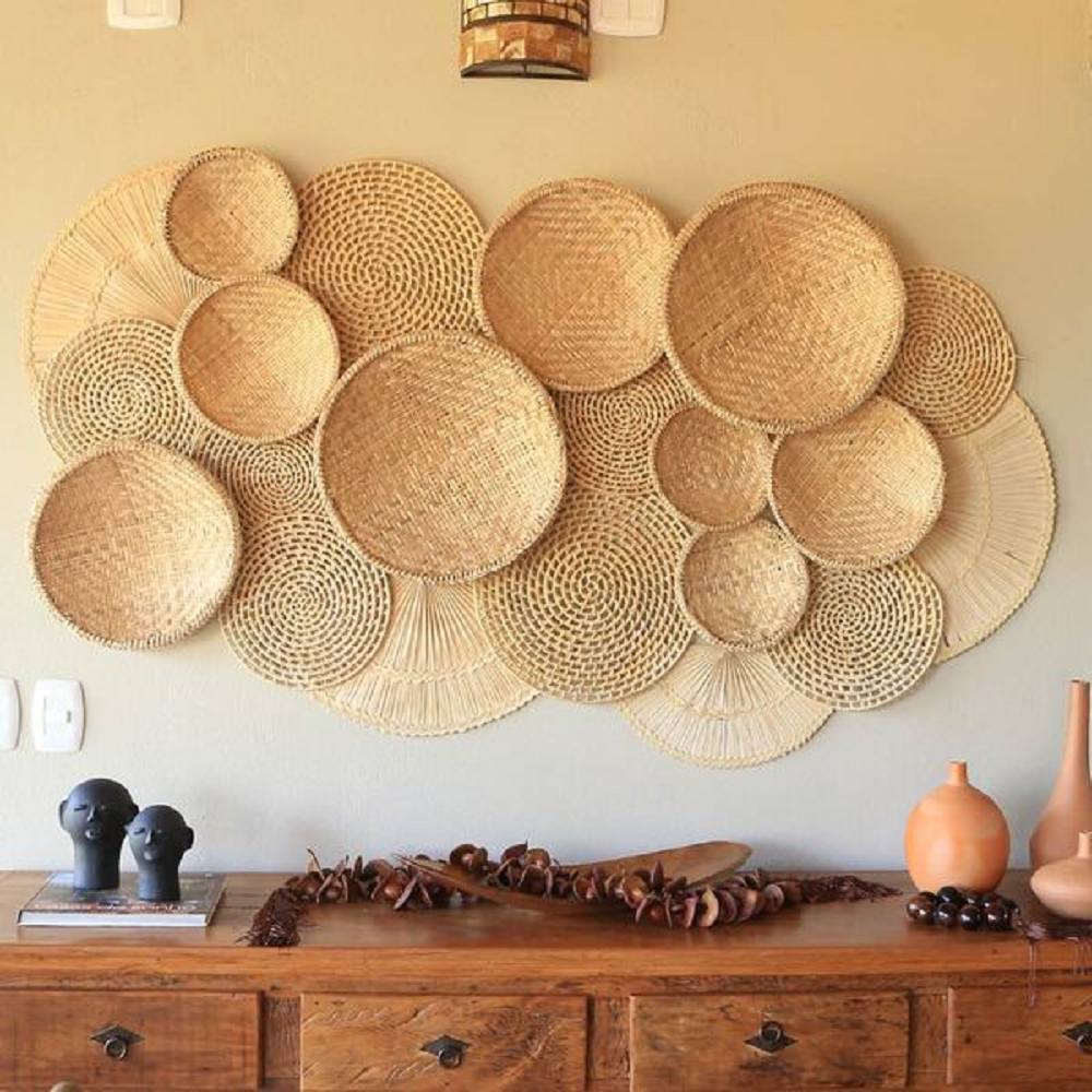 Sala decorada com palha