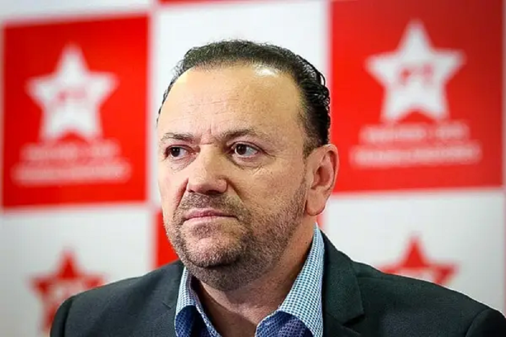 Edinho Silva, presidente nacional do PT, sério