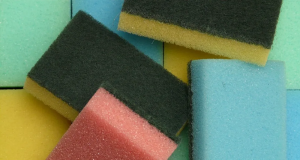 Esponjas de cozinha de cores variadas