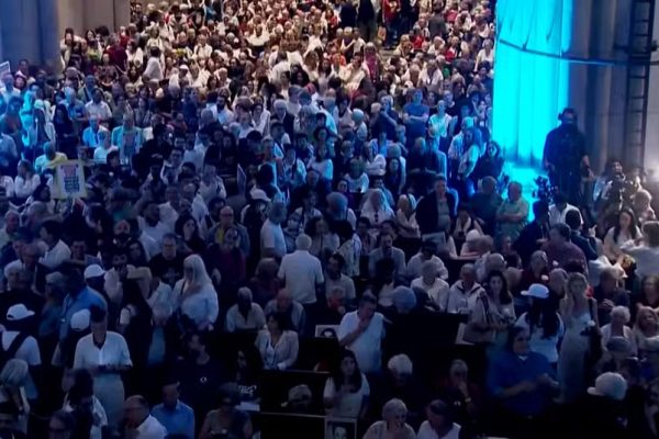 Com Alckmin e Fernanda Montenegro, ato na Catedral da Sé marca os 50 anos da morte de Herzog