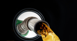 bomba despejando gasolina