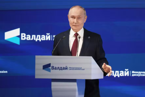 Putin ri de Trump, da Otan e manda recado a europeus: "Não mando mais drones"