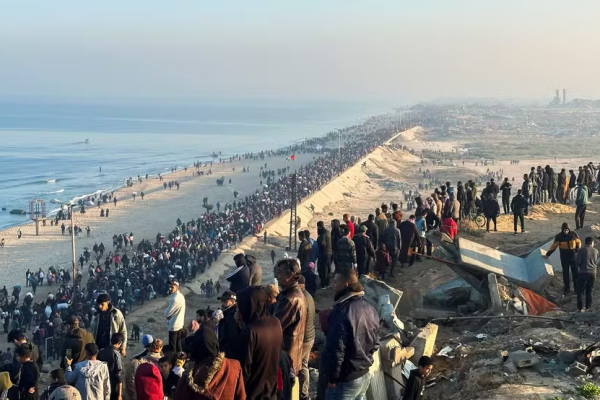 200 mil palestinos voltaram ao Norte da Faixa de Gaza, dizem autoridades