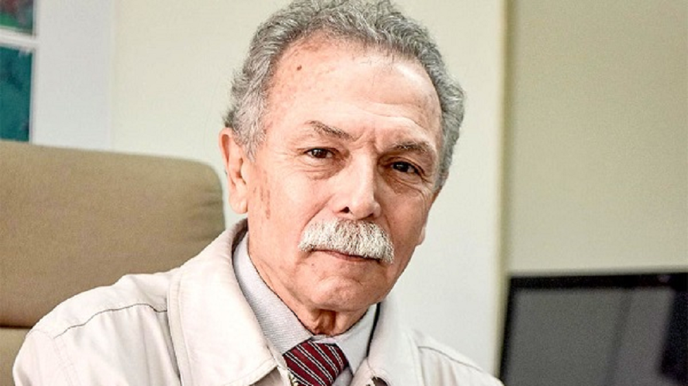 cientista Ricardo Galvão, atual presidente do Conselho Nacional de Desenvolvimento Científico e Tecnológico (CNPq), olhando sério para a câmera