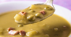 Sopa de ervilha com calabresa