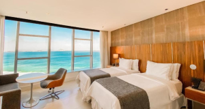 Quarto de hotel com vista para o mar