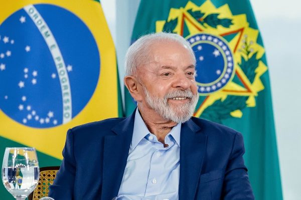 Lula celebra aprovação de projeto do IR: “Justiça tributária”