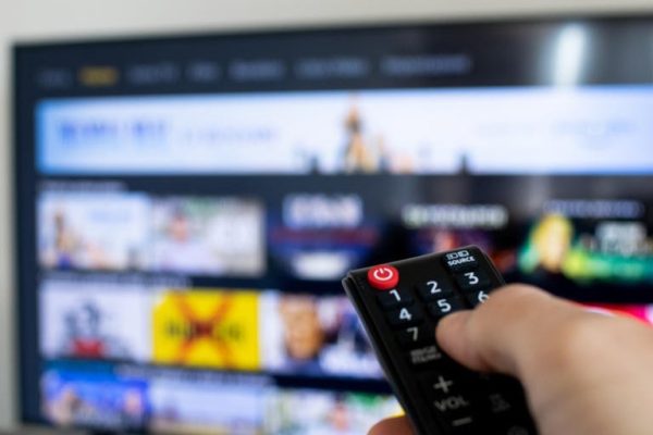 Nova taxa sobre streaming é aprovada na Câmara; o que muda ao consumidor