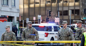 Autoridades policiais e tropas da Guarda Nacional em Washington