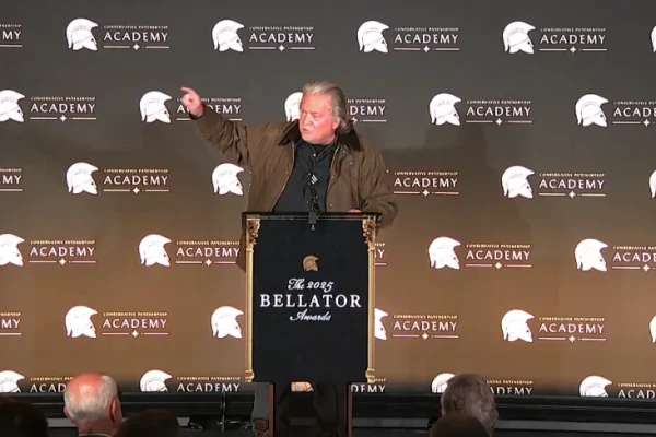 Bannon diz que vai para a prisão com aliados após derrotas republicanas e pede “ação urgente”