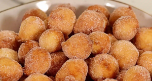 Bolinhos de chuva em travessa