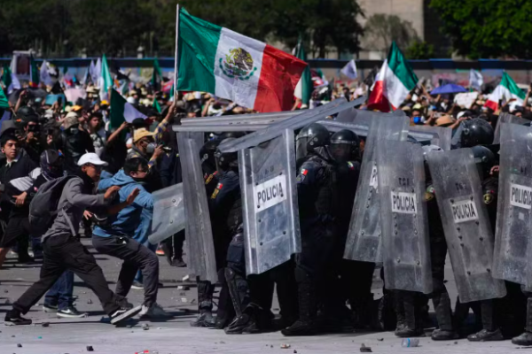 Protesto "pacífico" da Geração Z no México deixa ao menos 100 policiais feridos
