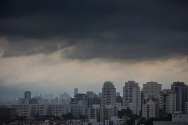 Ciclone extratropical coloca SP em alerta máximo para ventos de até 115 km/h