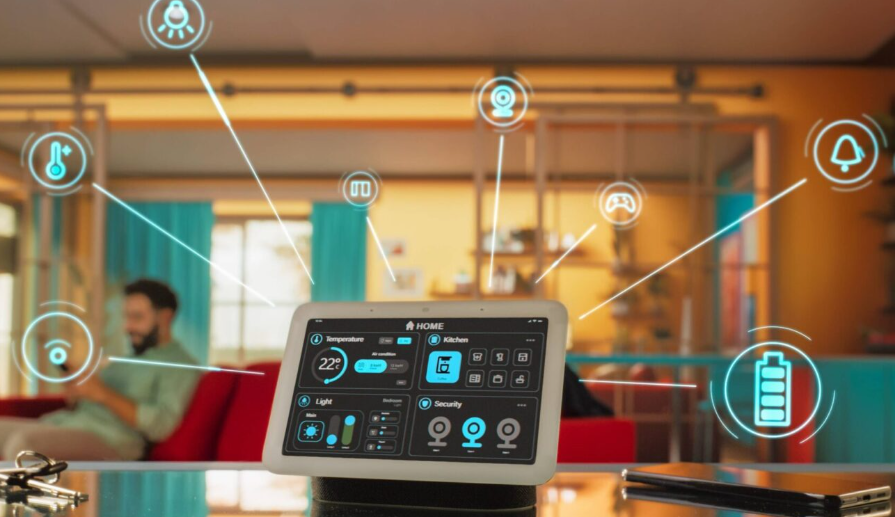 Central de controle com aplicativos que automatizam a casa. Foto: Reprodução. 