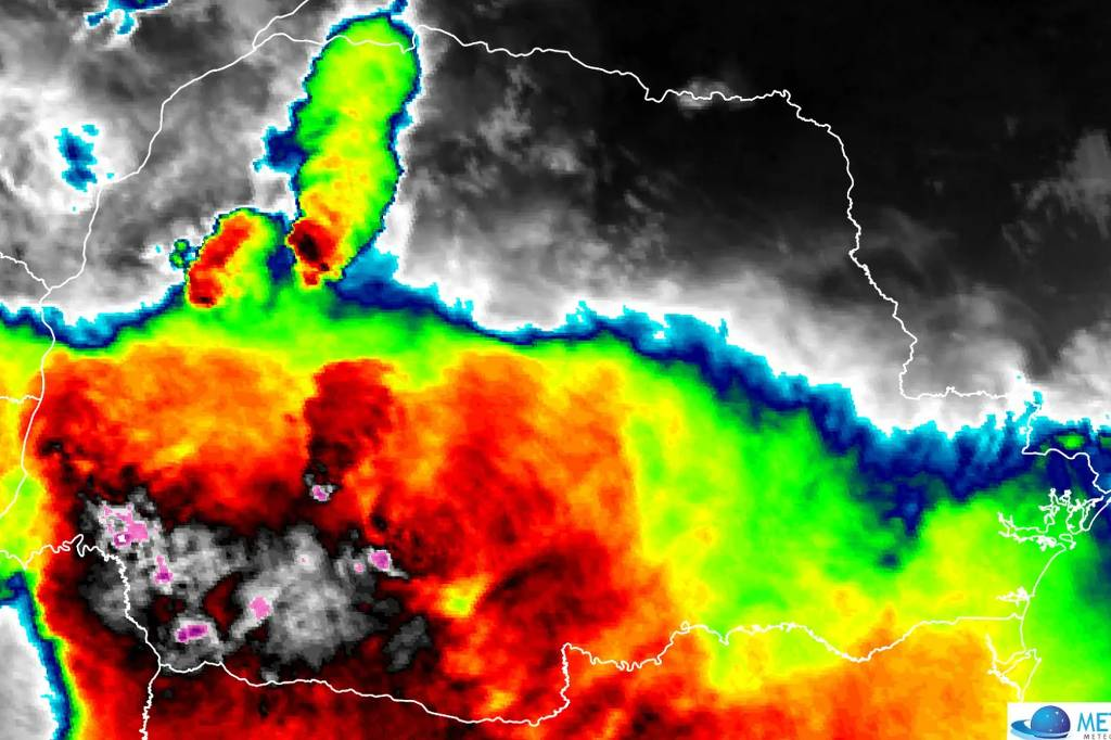 Imagem de satélite mostra formação de ciclone em região do Paraná