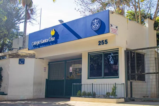 fachada do colégio particular Santa Cruz