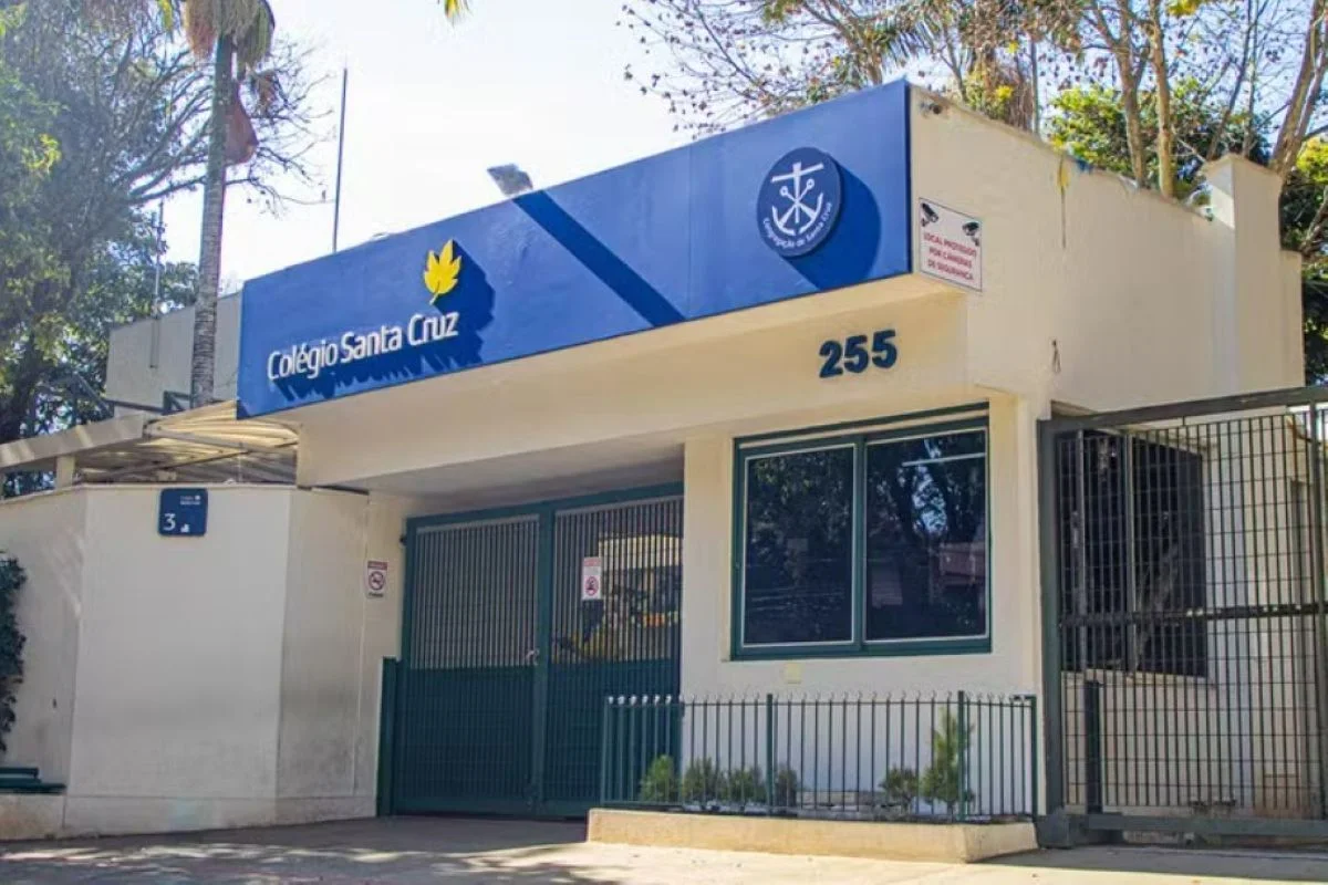 fachada do colégio particular Santa Cruz