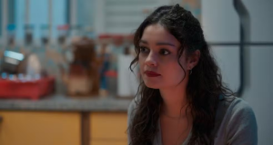 Sophie Charlotte com expressão assustada em Três Graças