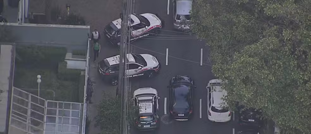 Viaturas da PM na Alameda Santos