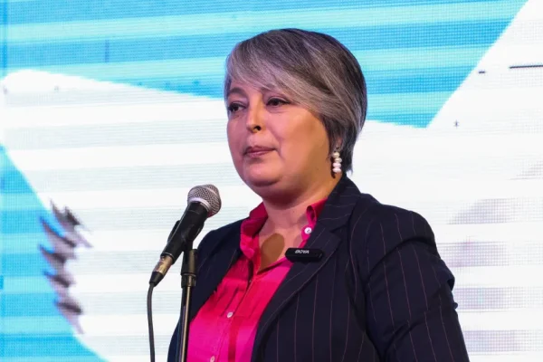 Quem é Jeannette Jara, a comunista que lidera a disputa presidencial no Chile