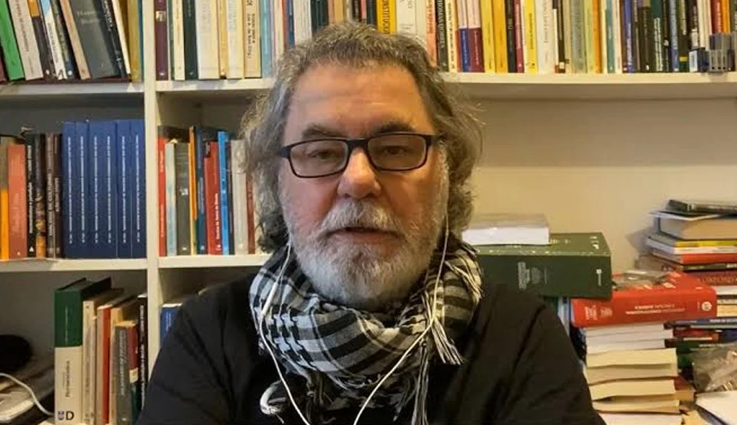 Lenio Luiz Streck falando para a câmera